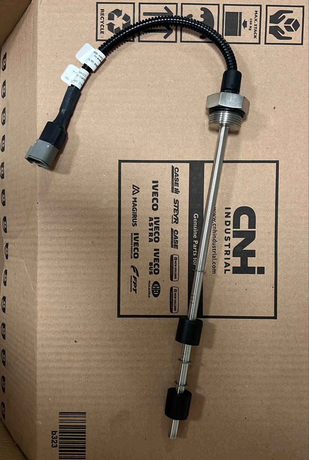 84596253  / BN323888 SENSOR RESERVATORIO OLEO HIDRAULICO